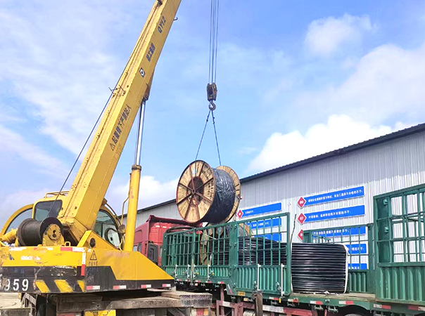 輝鴻電纜發貨裝車